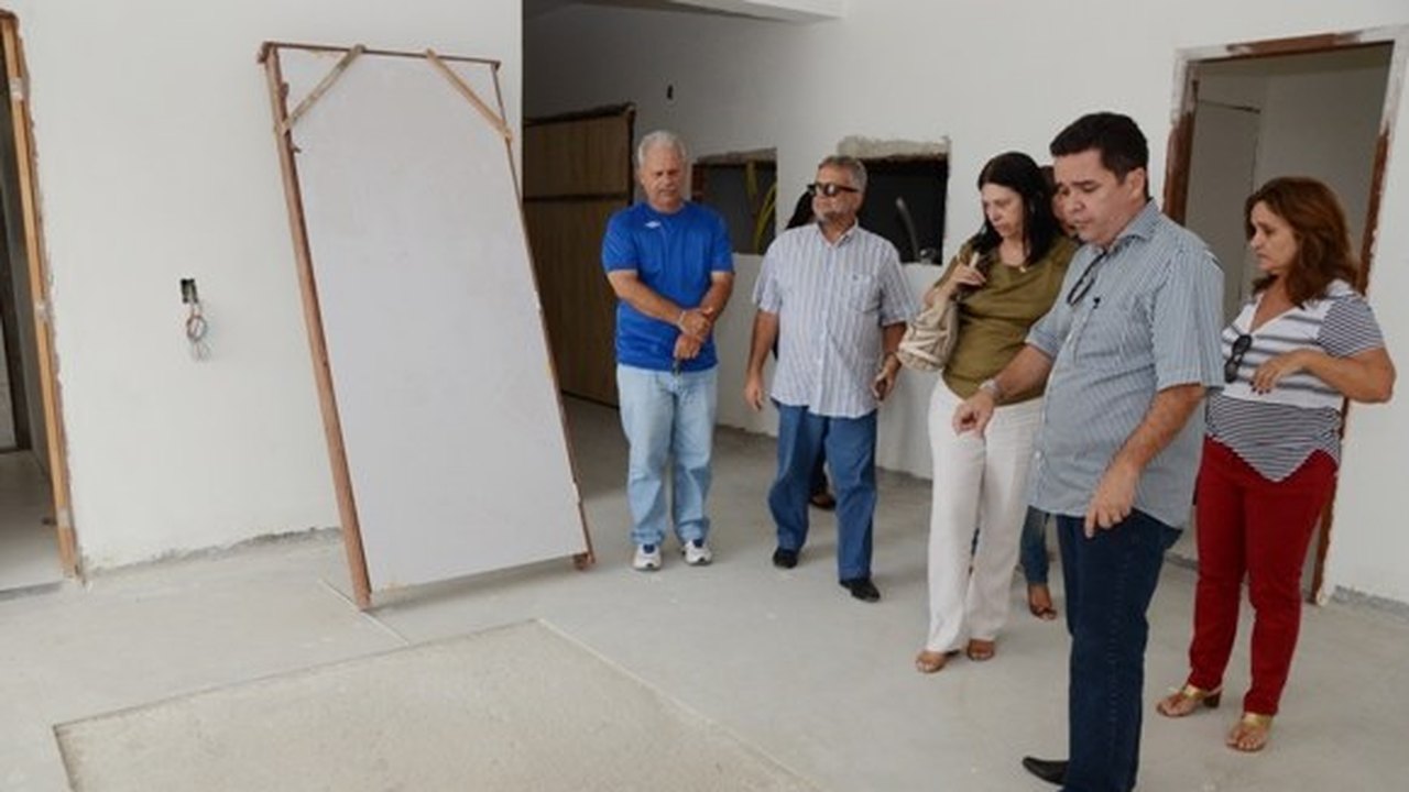 Secretária inspeciona obras inacabadas em Paulo Jacinto e Quebrangulo