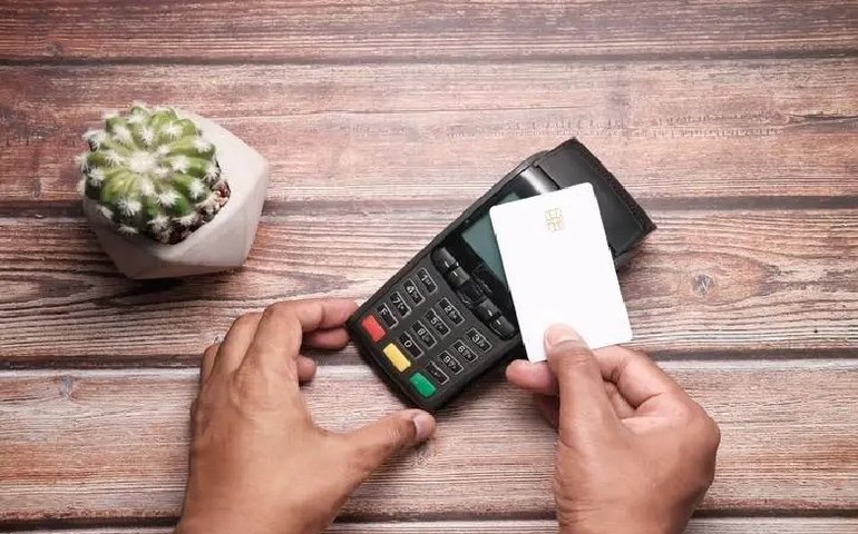Fraude envolve pagamento com cartão por aproximação