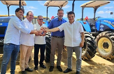 Arapiraca recebe cinco novos tratores para ampliar ações de apoio à agricultura