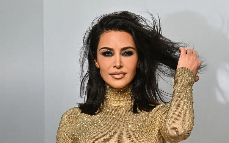 Kim Kardashian estreia como produtora na Broadway com a peça sobre justiça criminal 'The Fear of 13'