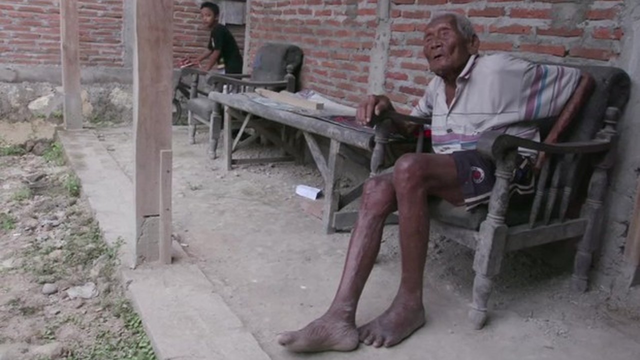 O homem que diz ter 145 anos – e que continua fumando e com a lápide pronta no quintal de casa