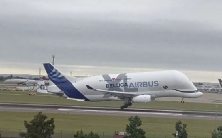 Avião Beluga, que se parece com baleia, faz pouso de emergência na Holanda