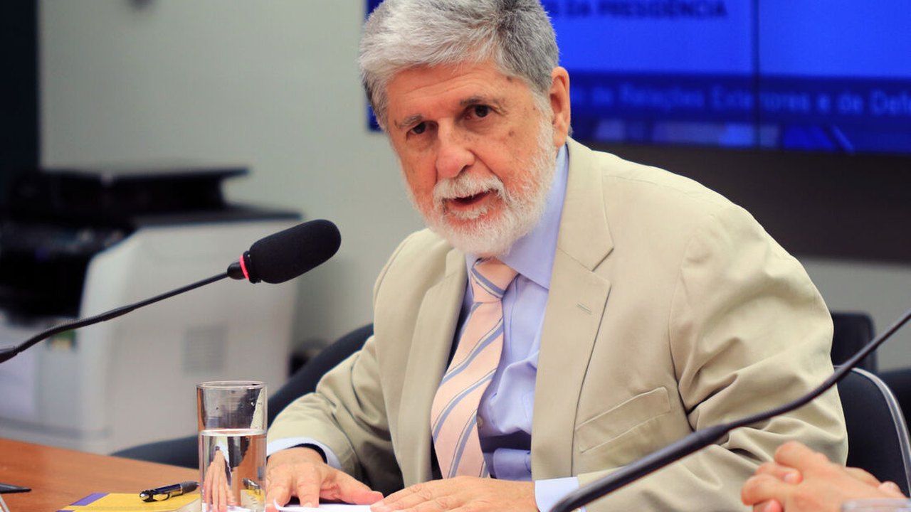 Amorim fala a senadores sobre atuação do Brasil na crise da Venezuela