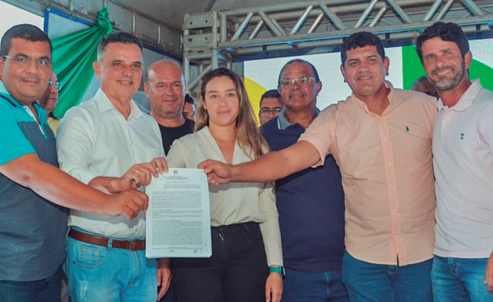 Prefeito garantiu que as obras para melhoria dos bairros vão começar ainda este ano Prefeito garantiu que as obras para melhoria dos bairros vão começar ainda este ano