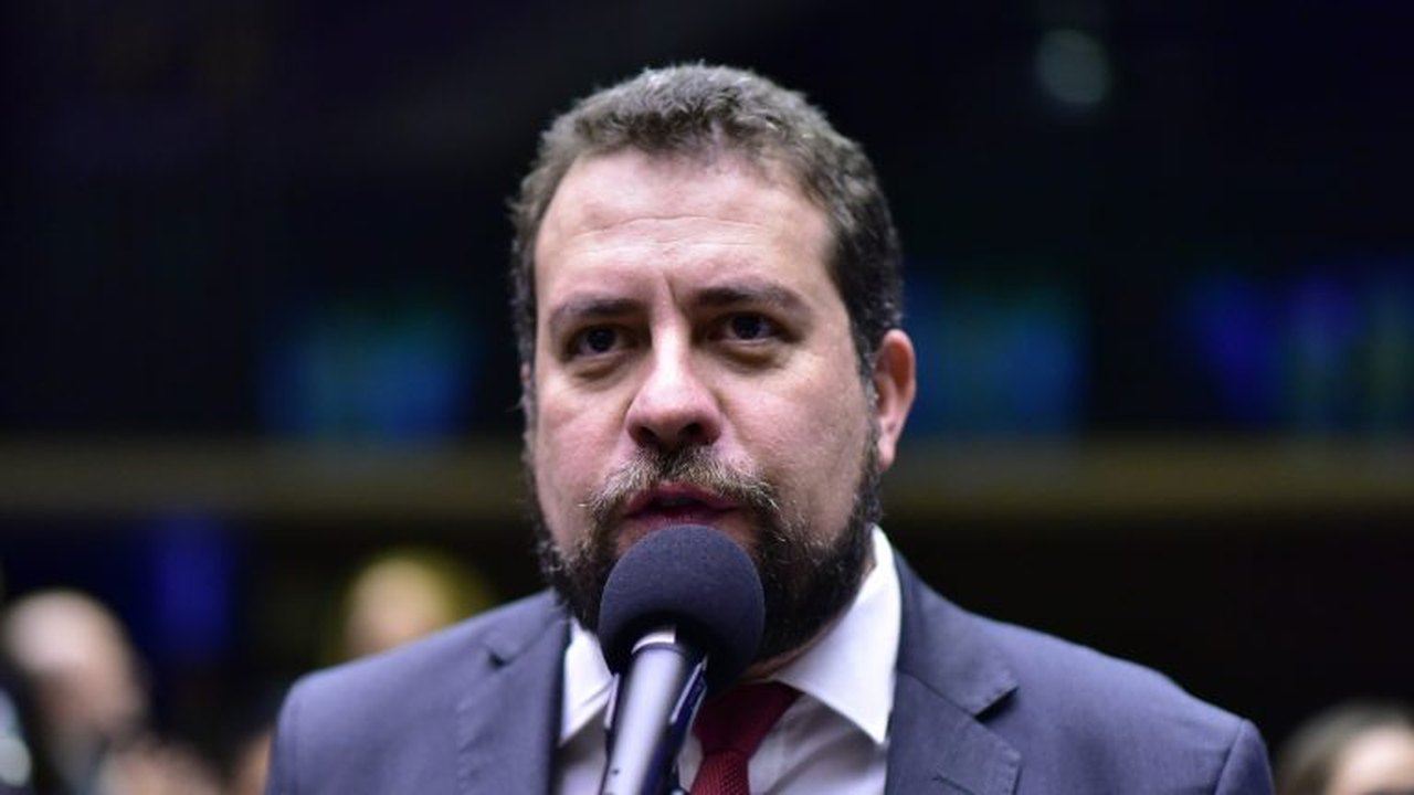 Congresso do PSOL termina com briga, batalha de gritos de guerra e vitória do grupo de Boulos