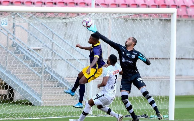 Com vitória sobre o ASA, Retrô segue isolado na liderança do Grupo 4