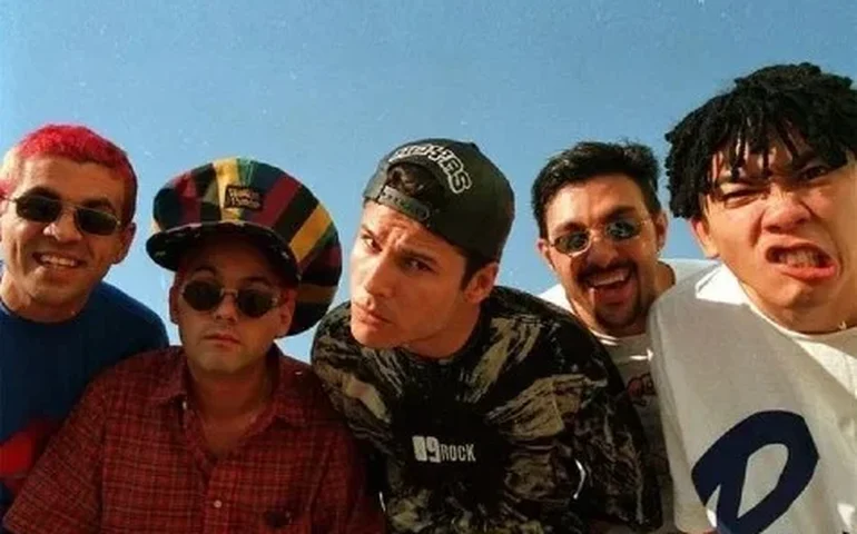 Memorial vivo dos Mamonas Assassinas transforma luto e mira rota cultural em Guarulhos