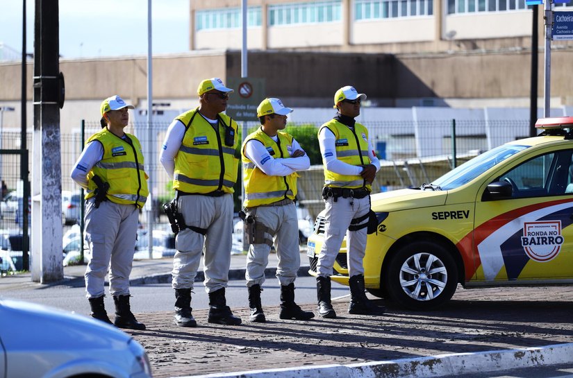 Agentes do Ronda no Bairro ajudam mulher grávida a chegar à maternidade