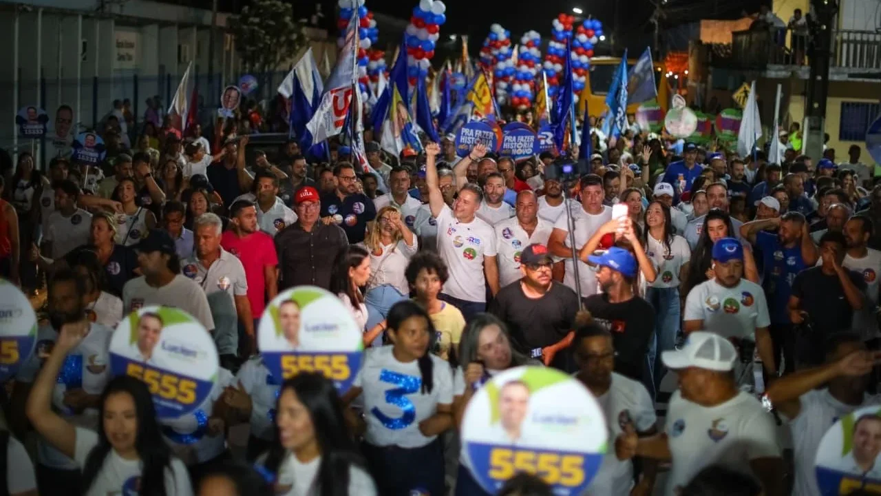 Caravana de Renan Filho leva mais de 10 mil pessoas às ruas em Piaçabuçu