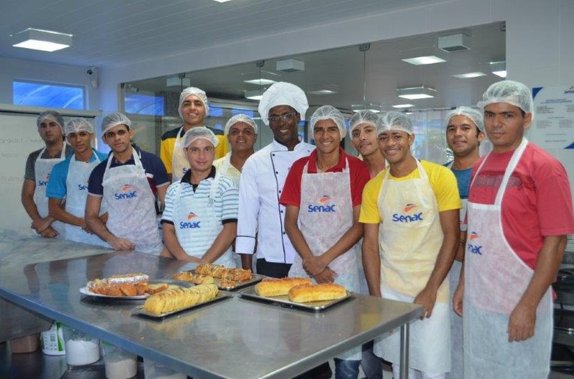 Colaboradores do Supermercado UniCompra concluem curso no Senac