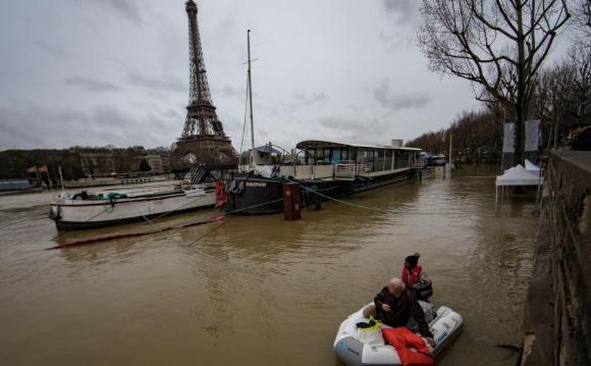 Paris está em alerta laranja por causa de cheia do Rio Sena