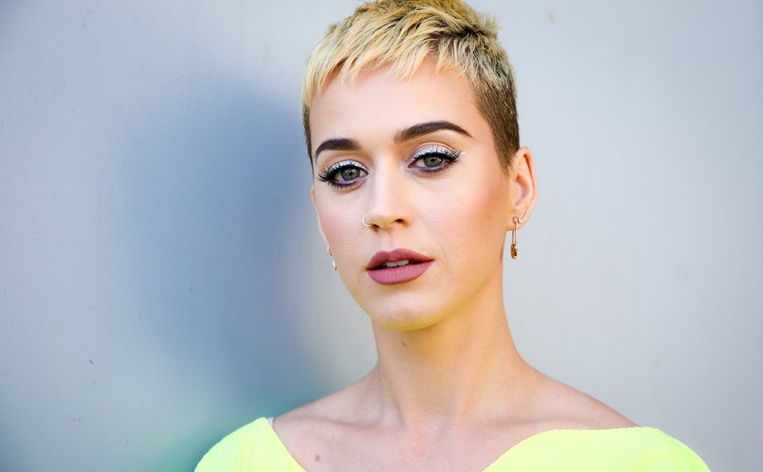 Fãs saem em busca de cerveja após Katy Perry oferecer bebida grátis em show