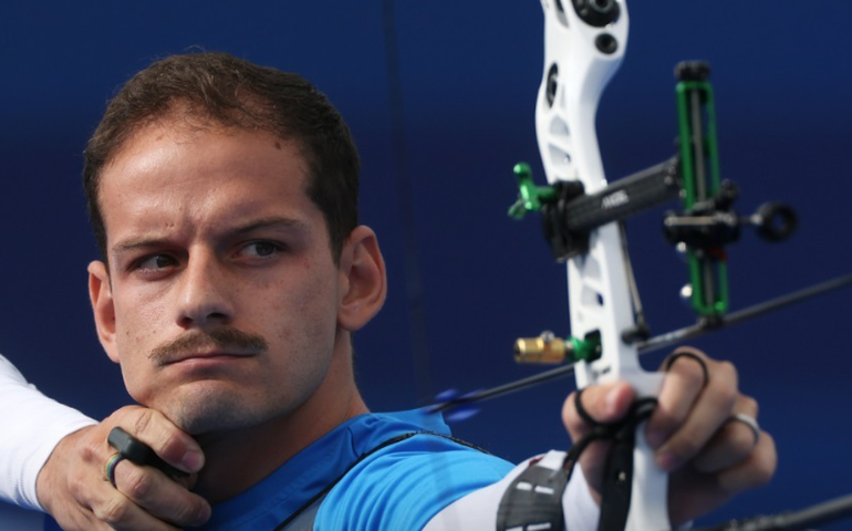 Marcus D'Almeida é vice no Las Vegas Shoot de tiro com arco, mas cai na 1ª rodada do Finals