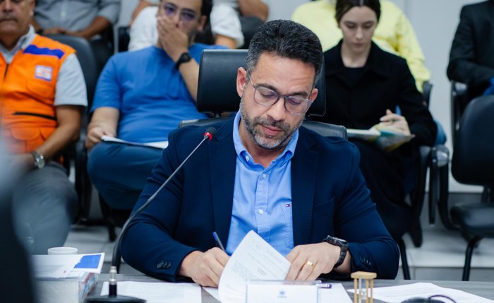 Dantas durante assinatura de decreto
