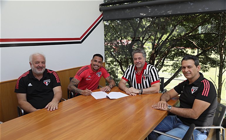 Luciano amplia contrato com o São Paulo até 2026: 'Identificação com o clube é enorme'