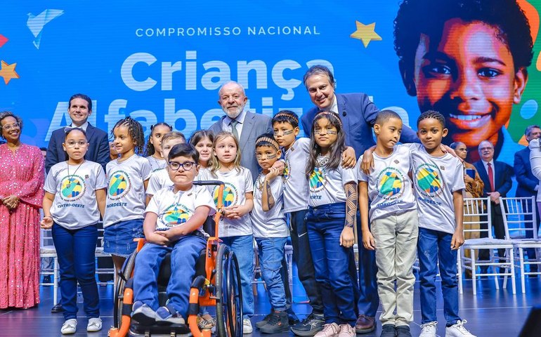 Lula diz que, enquanto governar, não faltarão recursos para educação