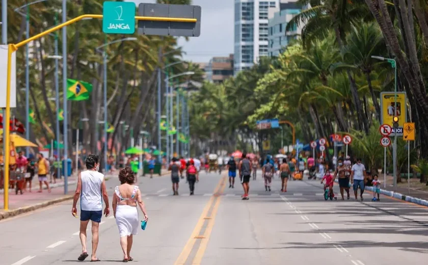 Rua Aberta, na Ponta Verde, funciona nesta quinta-feira (8), oferecendo lazer para todas as idades