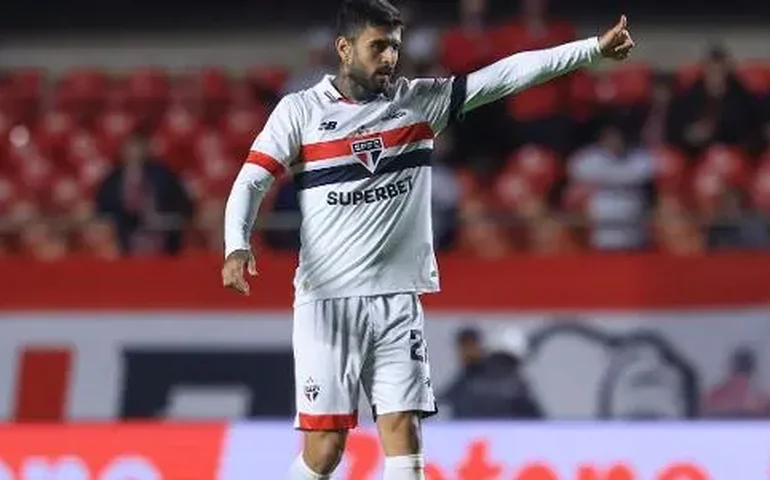 Liziero se recupera de lesão e vira opção de Zubeldía para enfrentar o Fluminense no Rio