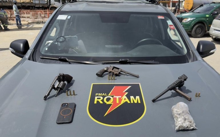 Polícia Militar desarticula ponto de tráfico e recupera veículos roubados no Benedito Bentes