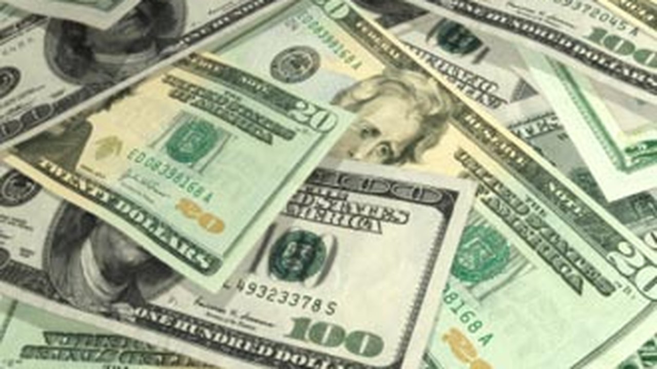 Dólar sobe com cautela sobre PEC dos Precatórios, inflação e Focus