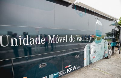 Ônibus da vacina chega à orla da Pajuçara neste sábado