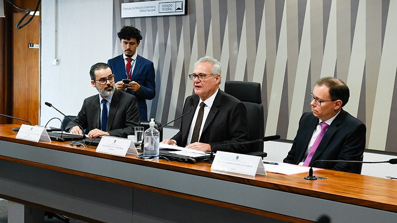 CRE aprova Carlos Luís Perez para embaixador na República Dominicana