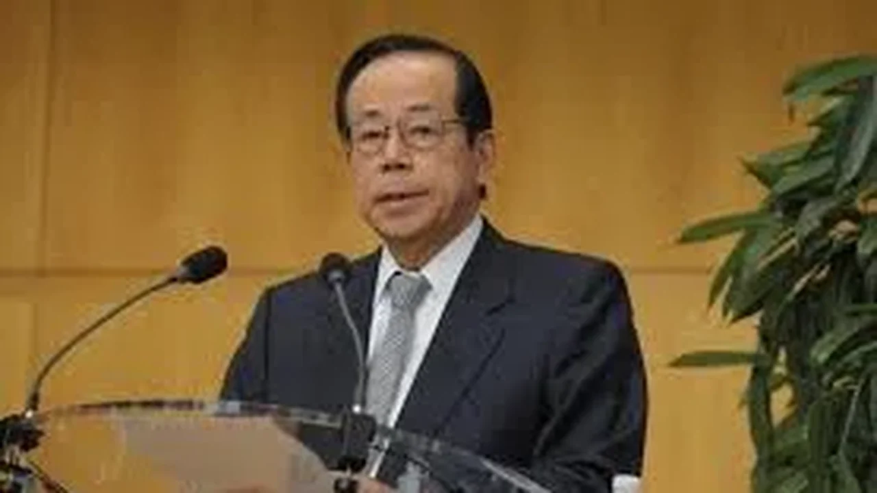 Yasuo Fukuda, ex-primeiro-ministro do Japão e defensor de laços com a China, morre aos 90 anos