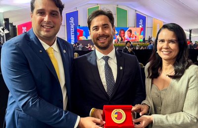 Em Brasília, Educação de Santana do Mundaú é agraciada com Selo Ouro no Compromisso Nacional Criança Alfabetizada