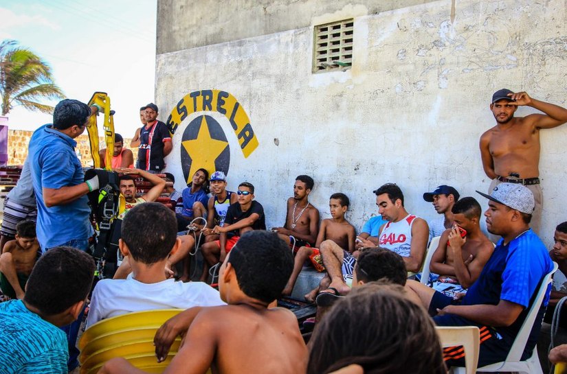 Moradores são capacitados para pintura da Vila dos Pescadores