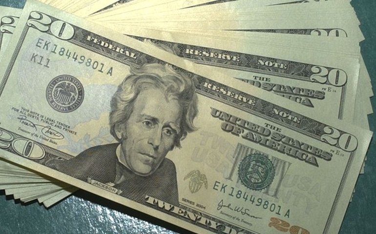 Dólar sobe 0,36% após Copom sinalizar redução do ritmo de alta da Selic