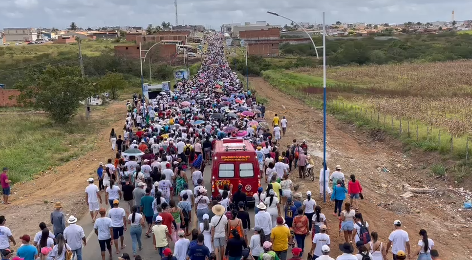 Fiés sergipanos participam de peregrinação no Dia de Nossa Senhora Aparecida