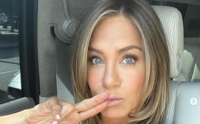 Jennifer Aniston é surpreendida por policiais em sua casa; entenda