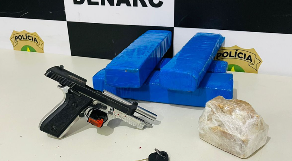 Motorista armado morre e drogas são apreendidas dentro do carro durante operação na Grande Aracaju / Foto: Foto: Polícia Civil/SE