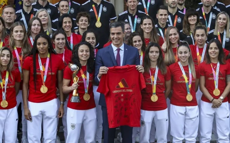 'Desculpas não são suficientes', diz primeiro-ministro da Espanha sobre Rubiales após beijo em jogadora