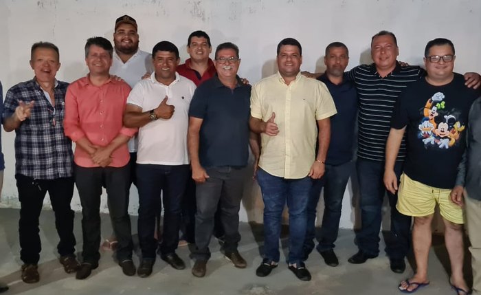 Grupo dos 12 vereadores independentes de Arapiraca. Grupo dos 12 vereadores independentes de Arapiraca.