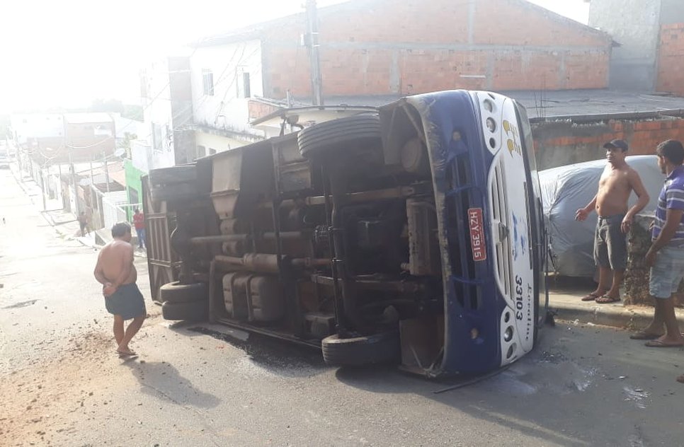 onibus capota / Foto: telespectador