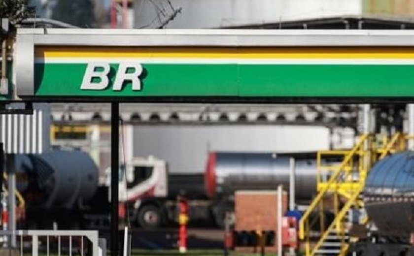 Petrobras reduz preço da gasolina e do diesel nas refinarias a partir do dia 24