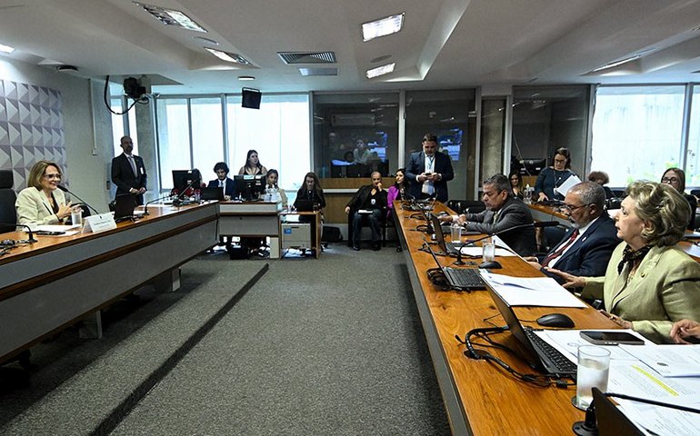 Avança projeto que permite adiar registro de sexo de criança intersexo
