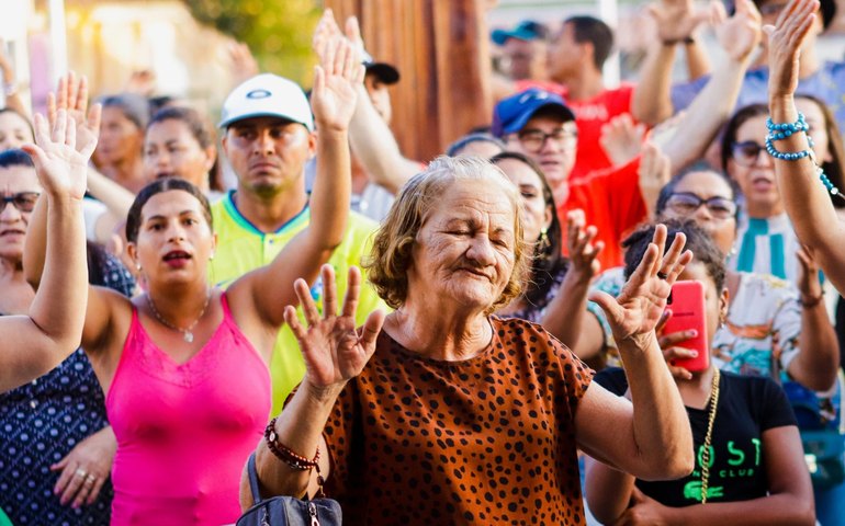 Muita fé e orações no encerramento das festividades em Canafístula, em homenagem a Frei Damião