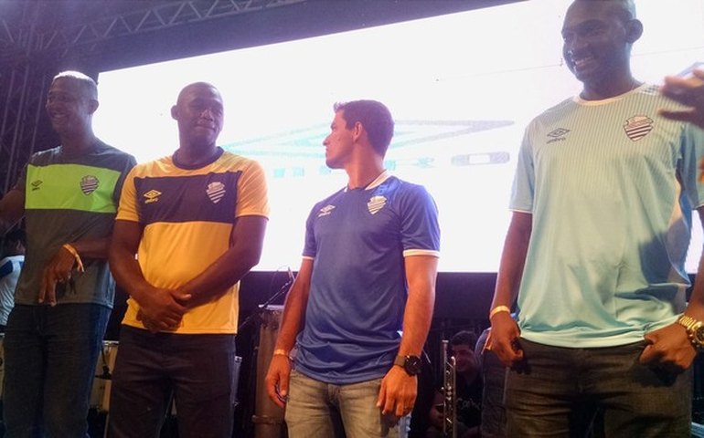 Após polêmicas, CSA anuncia troca do fornecedor de material esportivo