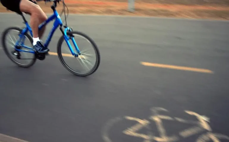 29 mil quilômetros: veja como ciclista de 'ultra-resistência' americana conseguiu dar a volta ao mundo de bicicleta