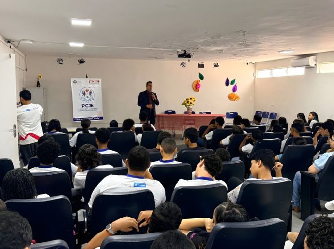 “Jornada Antibullying” alcança 200 estudantes da rede pública da capital em apenas uma semana