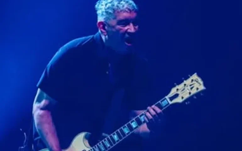 Pat Smear sofre acidente e Foo Fighters anuncia substituto