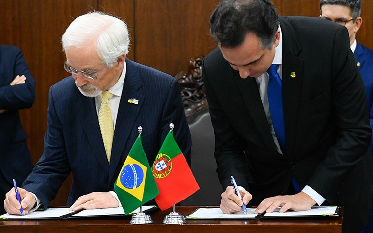 Senado assina acordo para valorização e difusão da língua portuguesa
