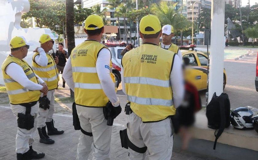 Jovem sob efeito de drogas desacata guarnição é levado à delegacia