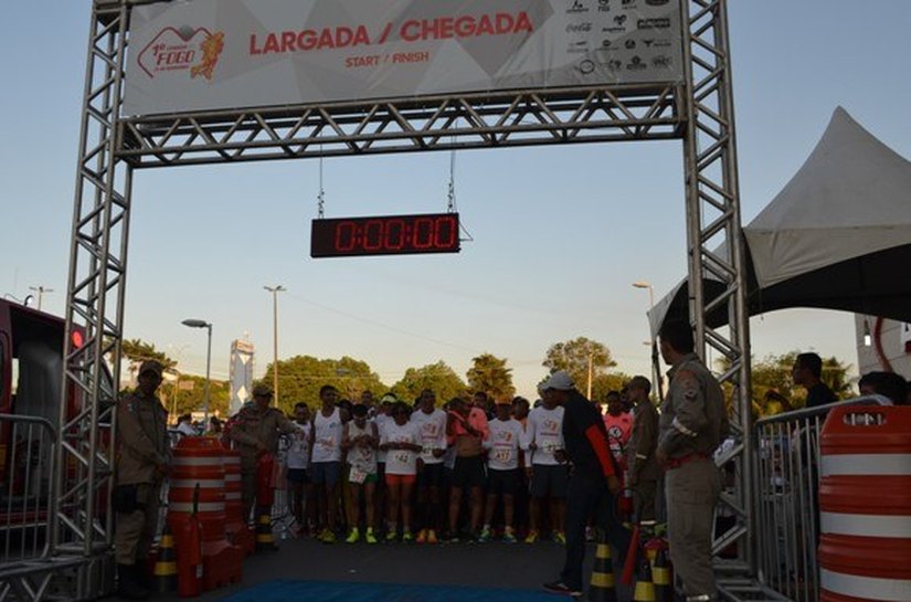 I Corrida do Fogo atrai centenas de participantes na Capital do Agreste