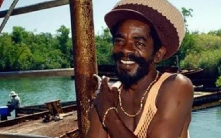 Morre Cocoa Tea, ícone do reggae, aos 65 anos