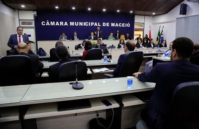 Vereadores derrubam vetos às emendas impositivas  