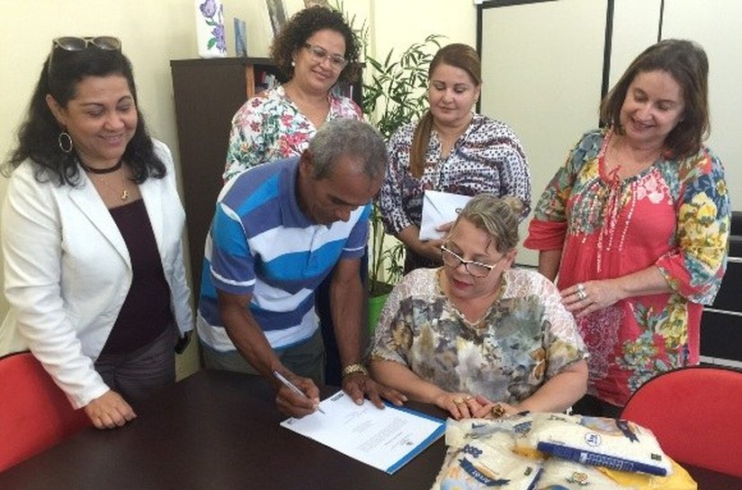 Governo entrega cesta alimentos à comunidade indígena de Feira Grande