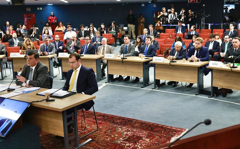 Braga Netto nega ter repassado dinheiro em sacola a Mauro Cid